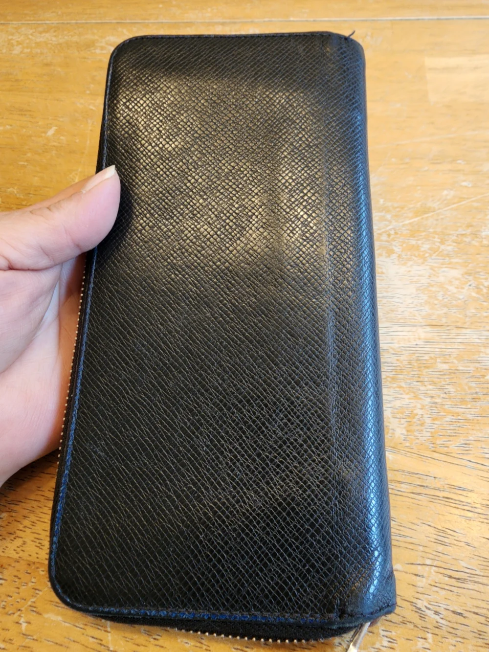 black Louis Vuitton Taiga leather Zippy Vertical zip-around wallet ZIPPER FLAW